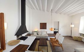 Cozy Townhouse in Cadaqués by Coderch Milá -